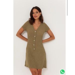 ◾️3/$25 F&F V-Neck Button Olive  Short Crinkle Skater Dress
